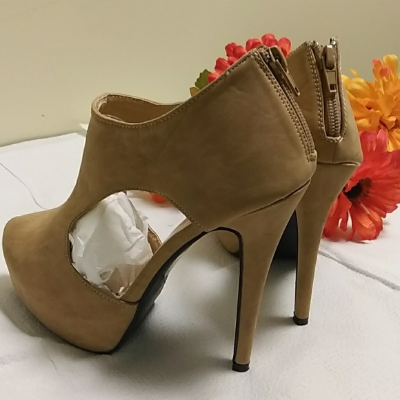 Shoes - Picture 5 of 8